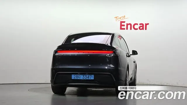 Tesla Model Y — Фото автомобиля 4