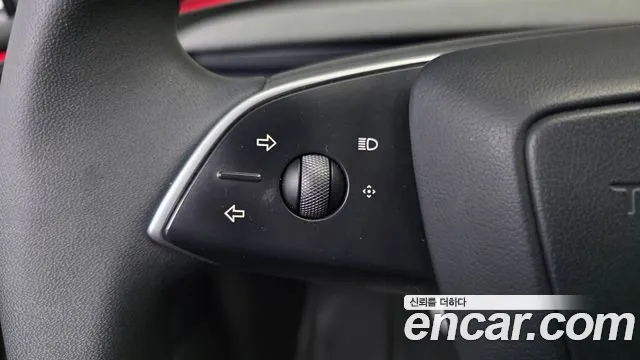 Tesla Model 3 — Фото автомобиля 23