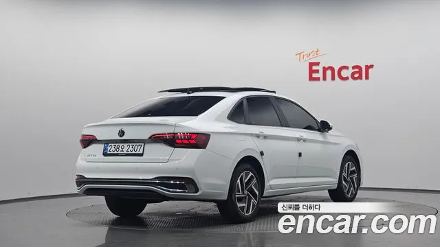 Volkswagen Jetta — Фото автомобиля 2