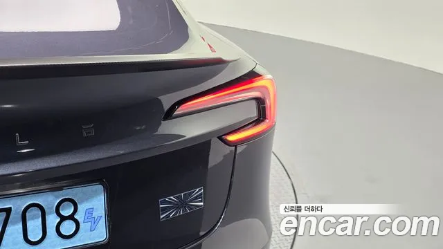 Tesla Model 3 — Фото автомобиля 7