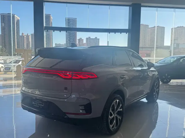 BYD Tang — Фото автомобиля 7