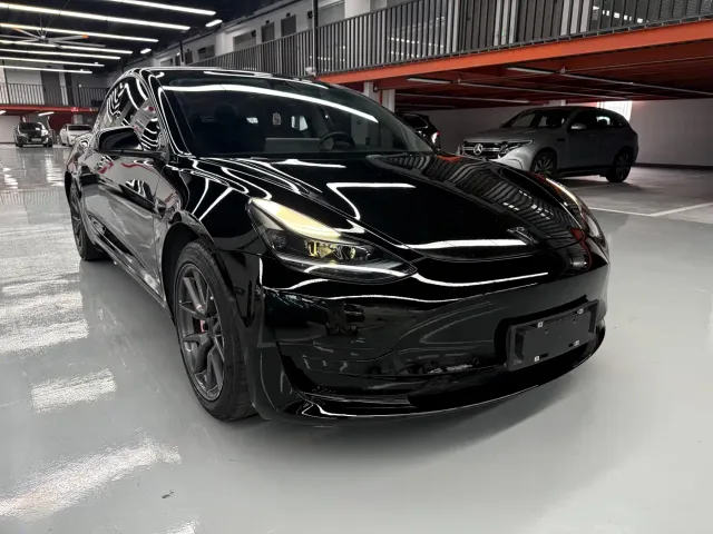 Tesla Model 3 — Фото автомобиля 3