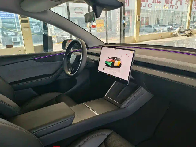 Tesla Model Y — Фото автомобиля 21