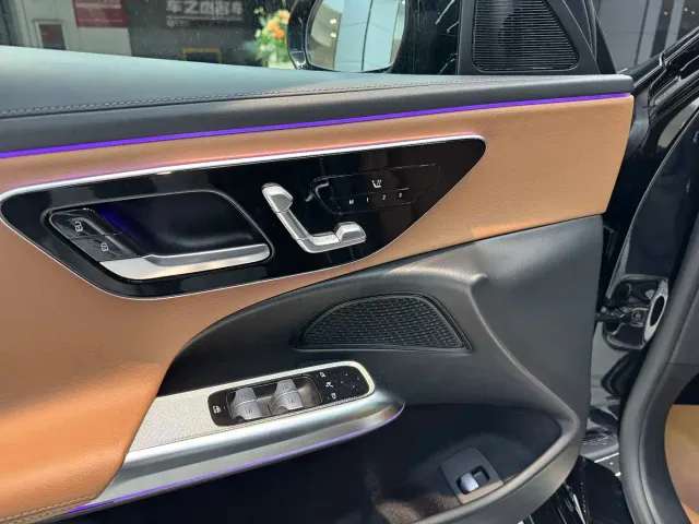 Mercedes-Benz E-Class — Фото автомобиля 12