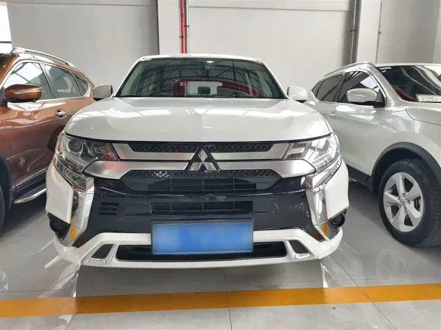 Mitsubishi Outlander — Фото автомобиля 7