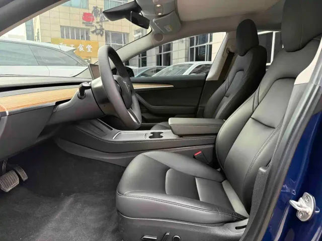 Tesla Model 3 — Фото автомобиля 13