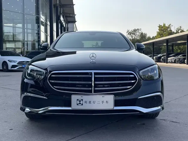 Mercedes-Benz E-Class — Фото автомобиля 2