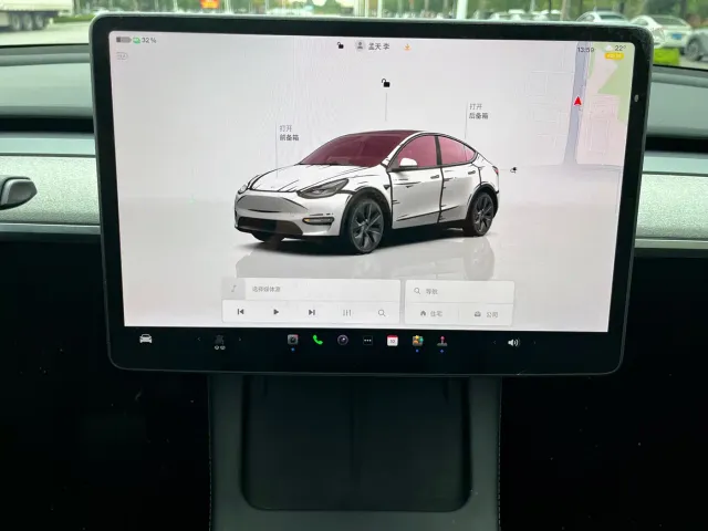 Tesla Model Y — Фото автомобиля 8