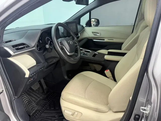 Toyota Sienna — Фото автомобиля 8