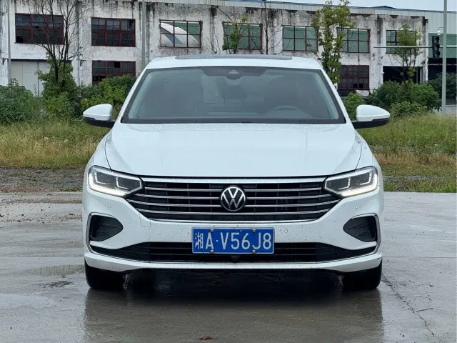 Volkswagen Lavida — Фото автомобиля 2