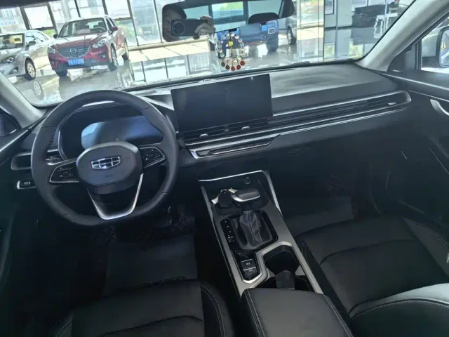 Geely Emgrand — Фото автомобиля 14