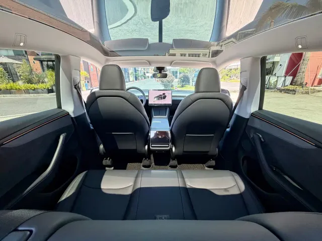 Tesla Model Y — Фото автомобиля 16