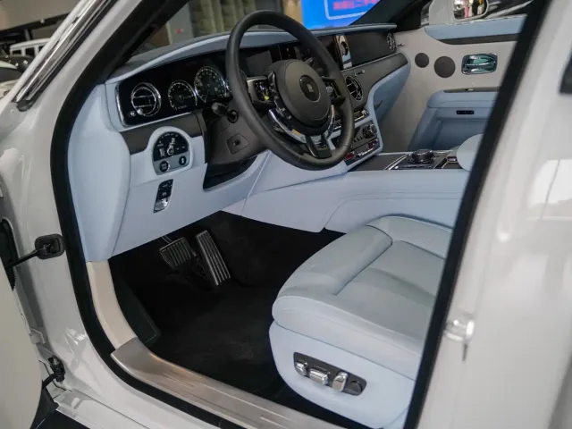 Rolls-Royce Ghost — Фото автомобиля 18