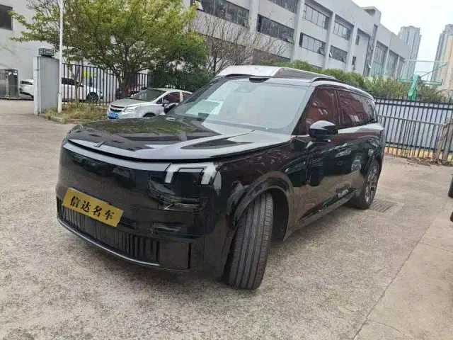 Фотография автомобиля — Lynk & Co 900