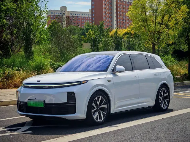 Li Auto L7 — Фото автомобиля 17