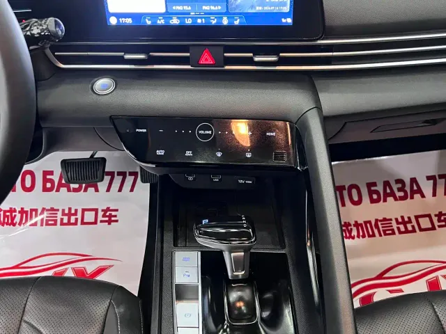 Hyundai Elantra — Фото автомобиля 12