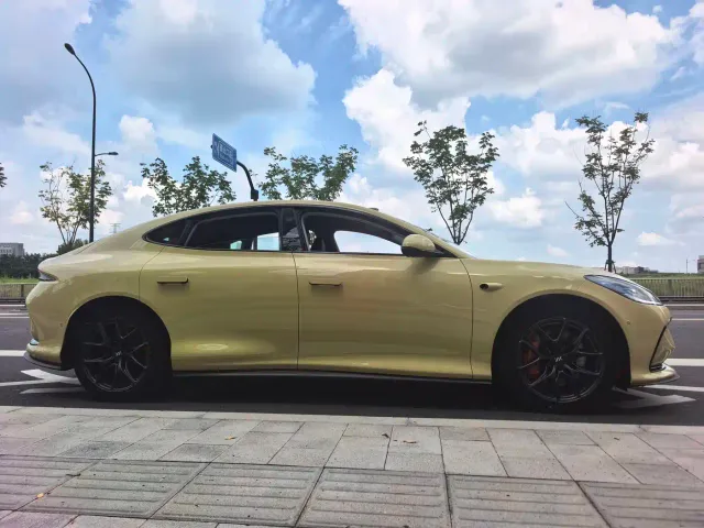 IM Motors L6 — Фото автомобиля 4