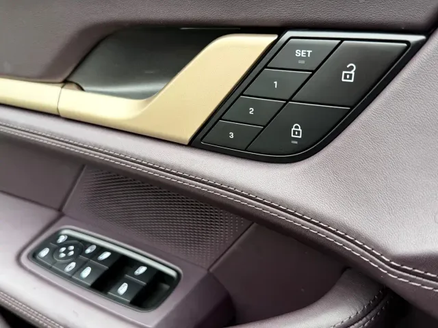 Porsche Taycan — Фото автомобиля 13