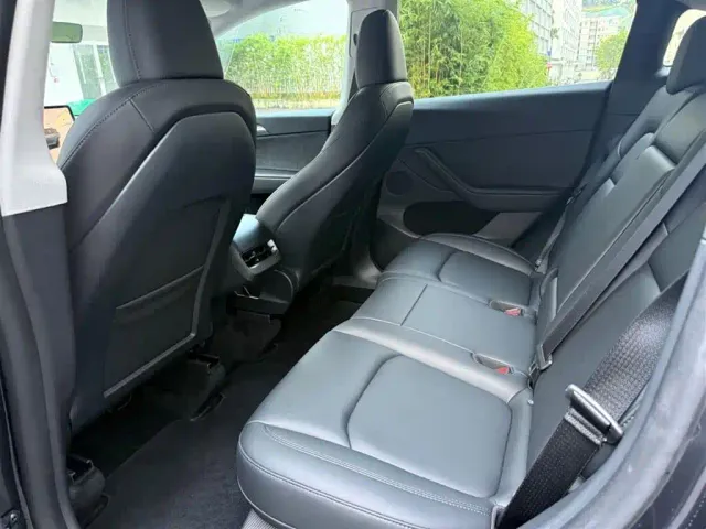 Tesla Model Y — Фото автомобиля 5