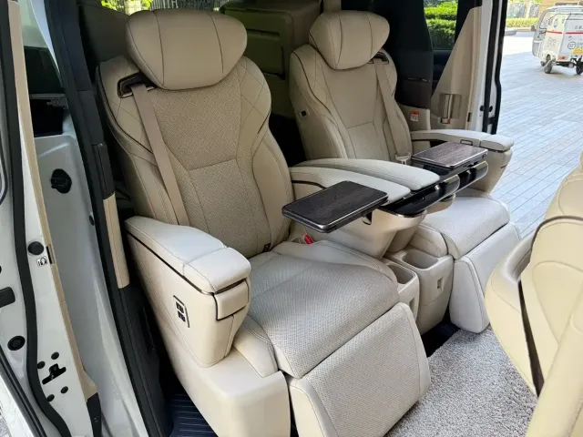 Toyota Alphard — Фото автомобиля 10