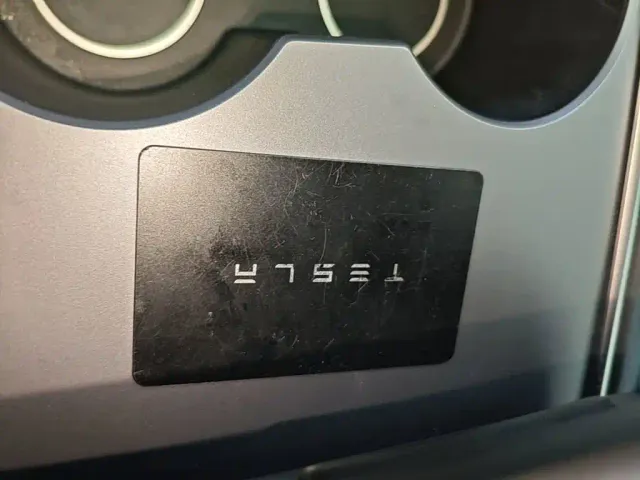 Tesla Model Y — Фото автомобиля 8