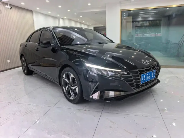 Hyundai Elantra — Фото автомобиля 3
