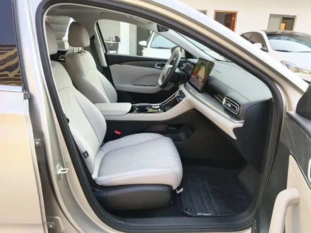 Geely Galaxy Stellar 6 — Фото автомобиля 24