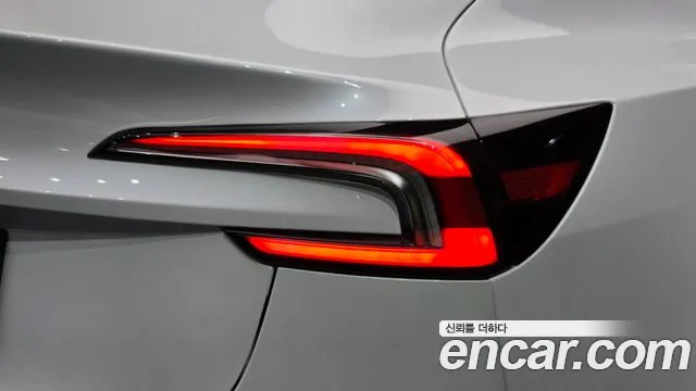 Tesla Model 3 — Фото автомобиля 8