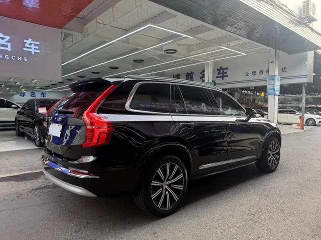 Volvo XC90 — Фото автомобиля 24