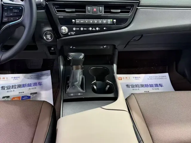 Lexus ES — Фото автомобиля 9
