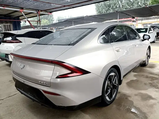 Wuling Starlight — Фото автомобиля 6