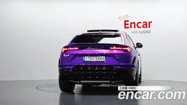 Lamborghini Urus — Фото автомобиля 3