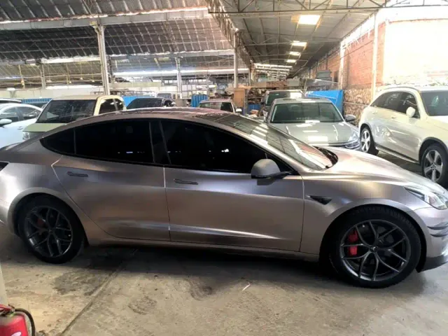 Tesla Model 3 — Фото автомобиля 27