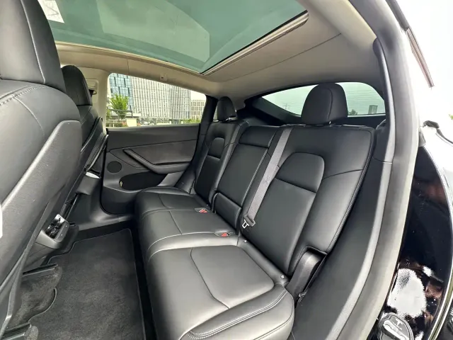 Tesla Model Y — Фото автомобиля 19