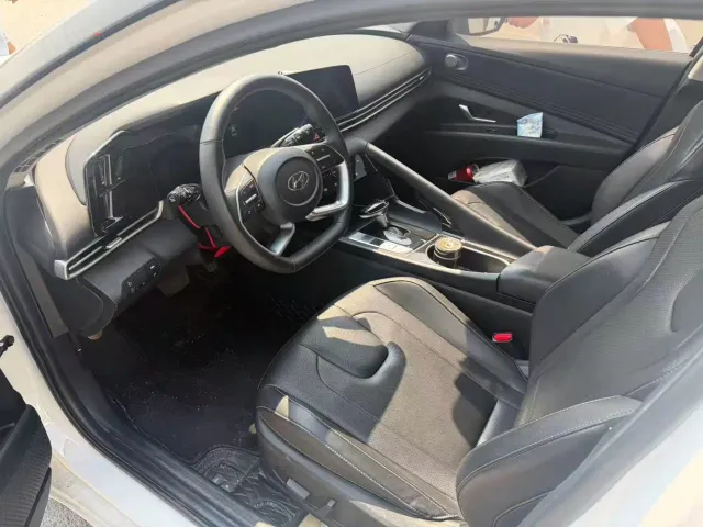 Hyundai Elantra — Фото автомобиля 5