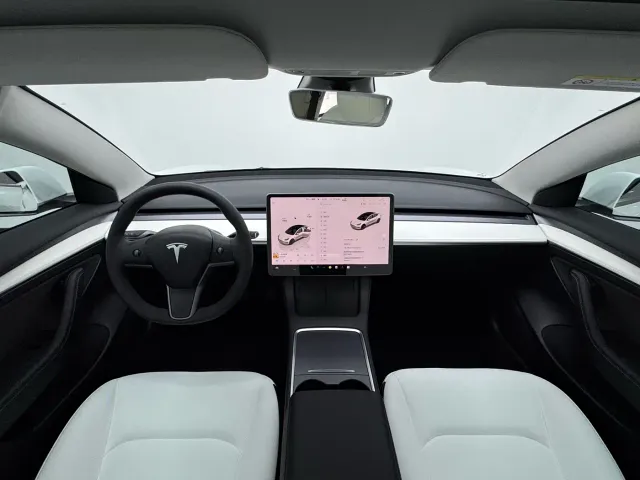 Tesla Model 3 — Фото автомобиля 9