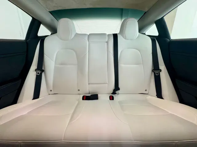 Tesla Model 3 — Фото автомобиля 9