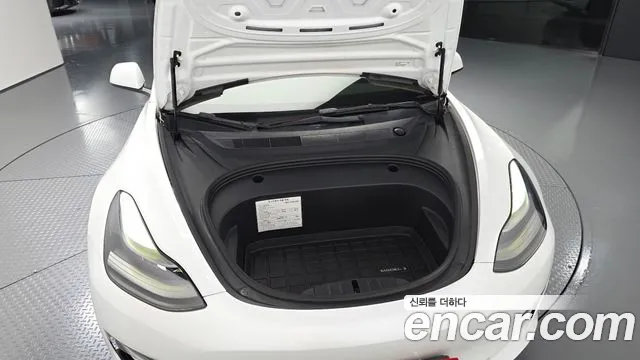 Tesla Model 3 — Фото автомобиля 6