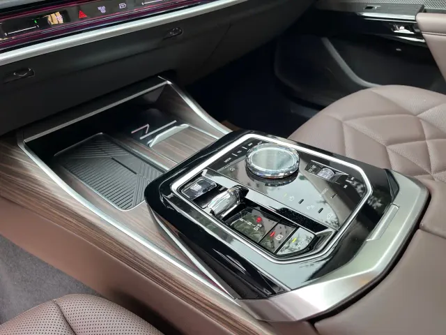 BMW 7 Series — Фото автомобиля 12