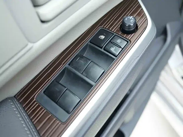 Toyota Granvia — Фото автомобиля 10