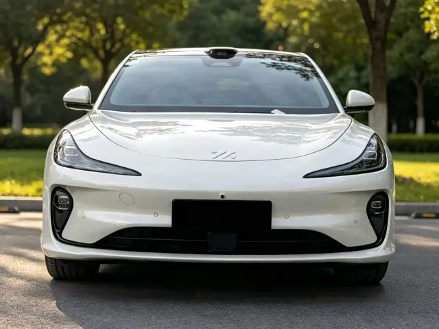 IM Motors L6 — Фото автомобиля 2