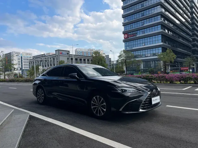 Lexus ES — Фото автомобиля 9