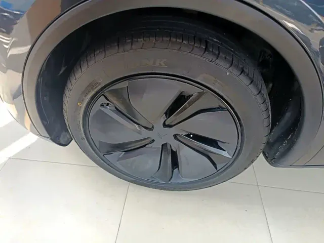 Tesla Model Y — Фото автомобиля 22