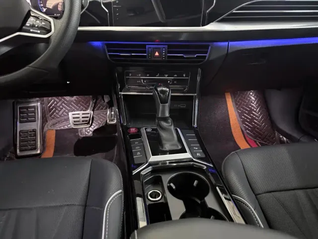 Volkswagen Passat — Фото автомобиля 15