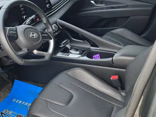 Hyundai Elantra — Фото автомобиля 5