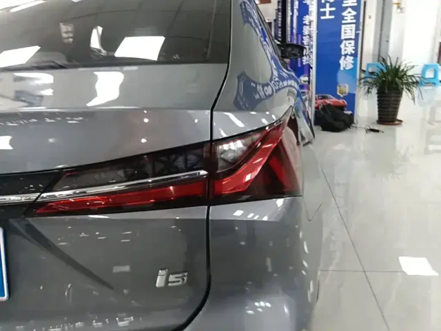 Roewe i5 — Фото автомобиля 7