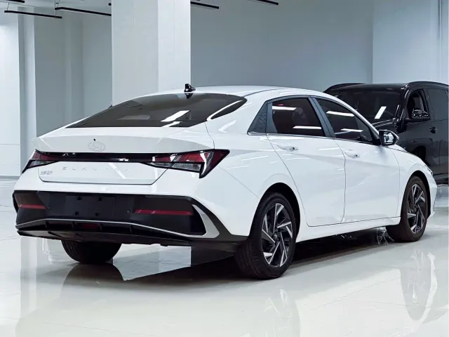 Hyundai Elantra — Фото автомобиля 3