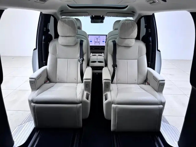 Li Auto MEGA — Фото автомобиля 13