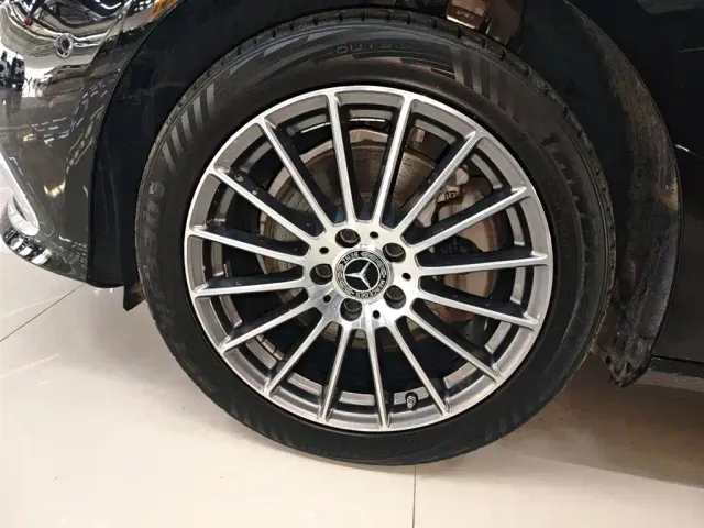 Mercedes-Benz E-Class — Фото автомобиля 22