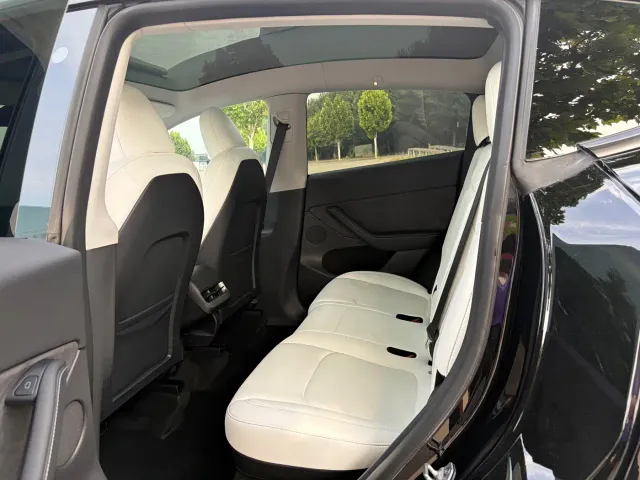 Tesla Model Y — Фото автомобиля 11
